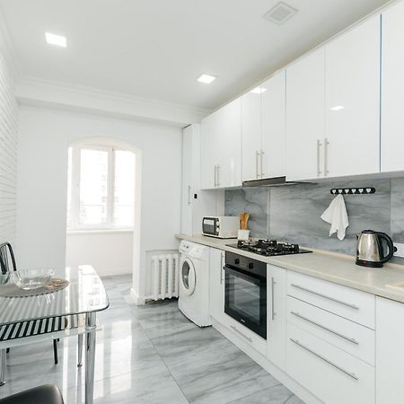 Ultra Centr Chisinau Luxrent Appartement Buitenkant foto